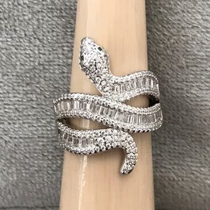 Silver snake ring with crystals